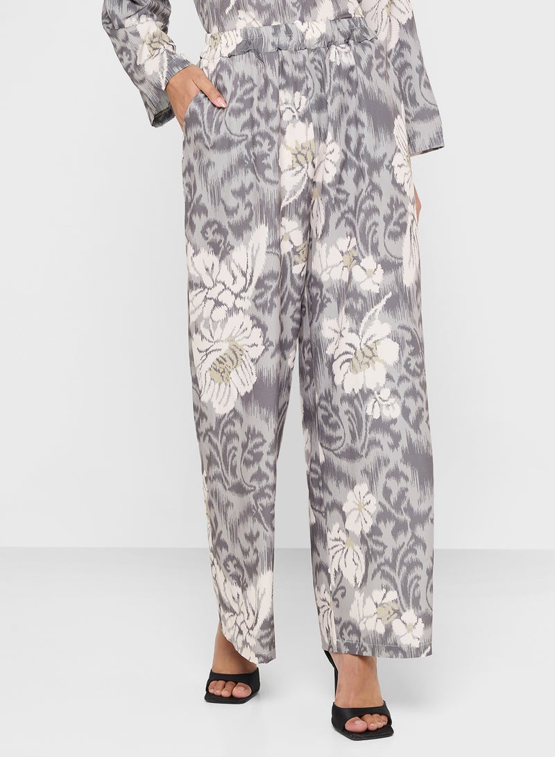 خزانة طقم قميص وبنطلون بطبعة زهور - Image 4