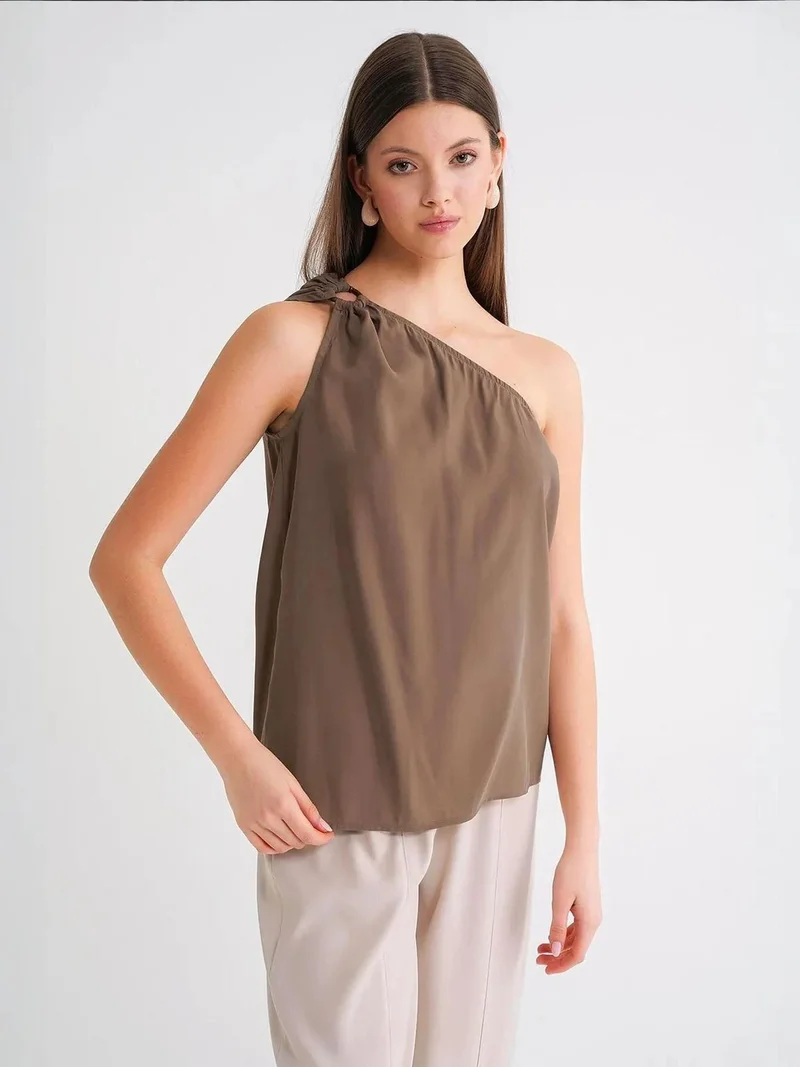 MixRay Mixray Asymmetrical Collar Accessory Detailed Top