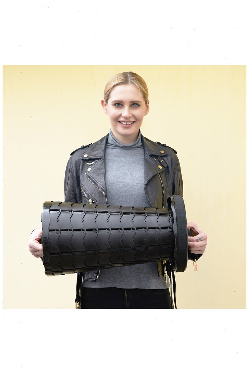 هدية العيد الوطني! كرسي عائلي قابل للطي شديد التحمل للبالغين — كرسي خارجي محمول، يتحمل وزنًا يصل إلى 330 رطلاً، مثالي للتخييم في الصحراء والشواطئ والمتنزهات وحفلات الشواء — كرسي قابل للطي مدمج بمقعد عريض ومزود بحامل أكواب وحقيبة تخزين، الأبعاد: 25 × 45 × 6 سم - Image 4