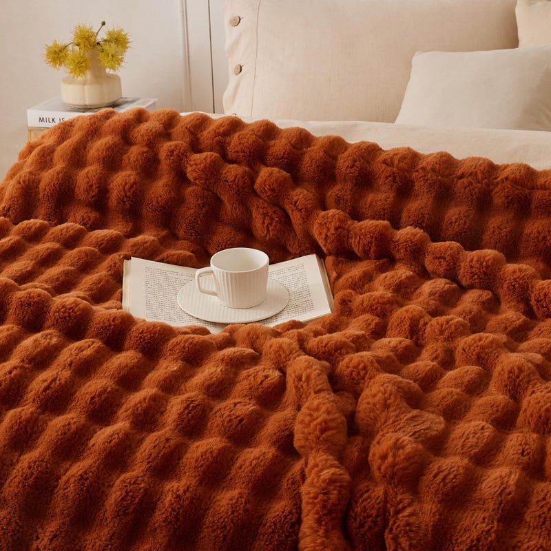 Coova Faux Rabbit Fur & Flannel رمي بطانية 60 × 80 بوصة - بطانية ذات حجم مزدوج فاخر ودافئ ناعم لجميع المواسم المريحة وأريكة السرير والتبني - Image 3