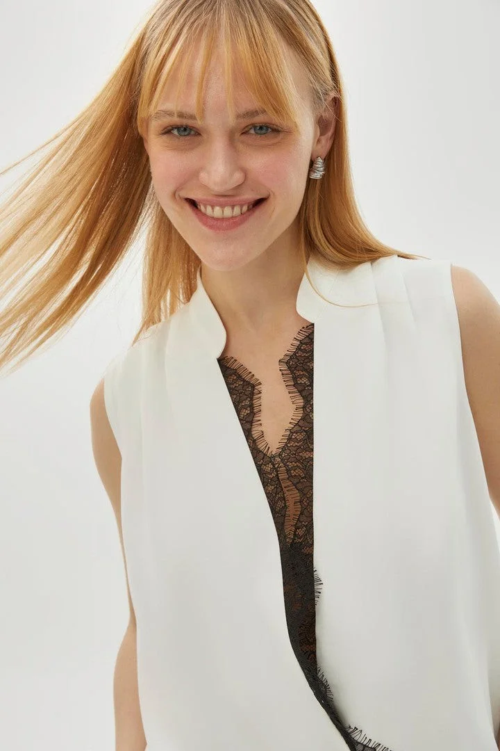 EXQUISE Sleeveless Regular Boned Blouse with Lace Trim