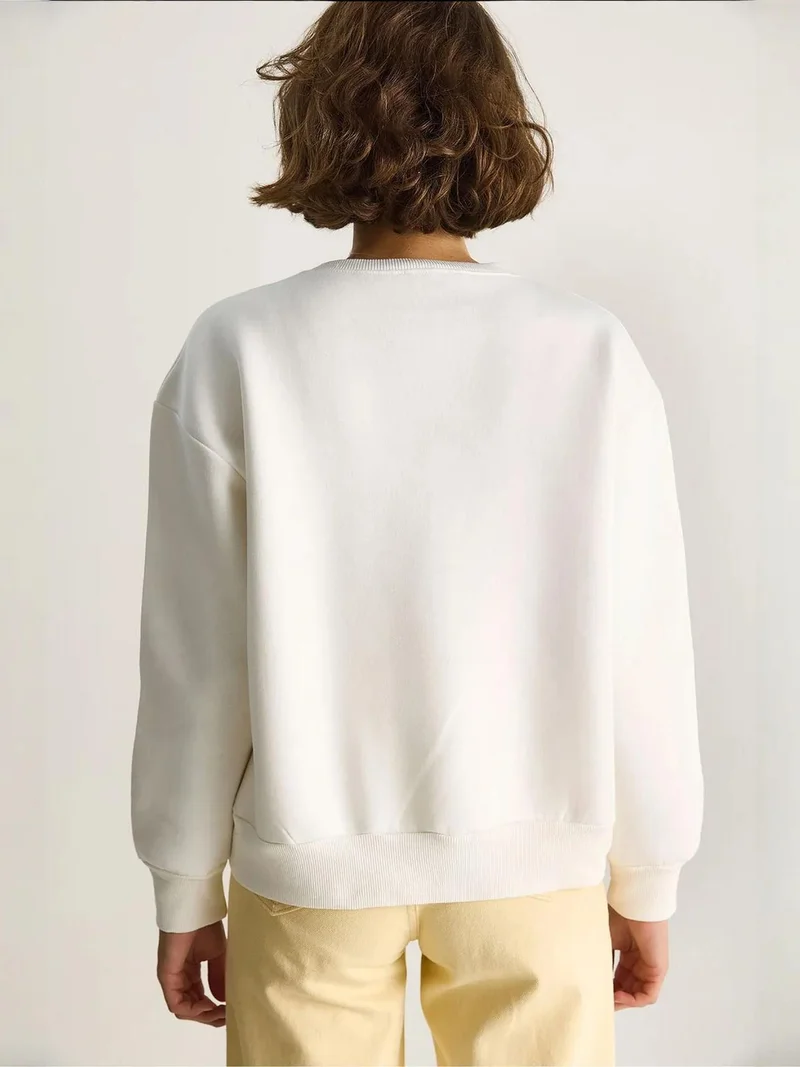 Bianco Lucci Heart Patch Appliqué Relaxed Fit Crew Neck Sweatshirt
