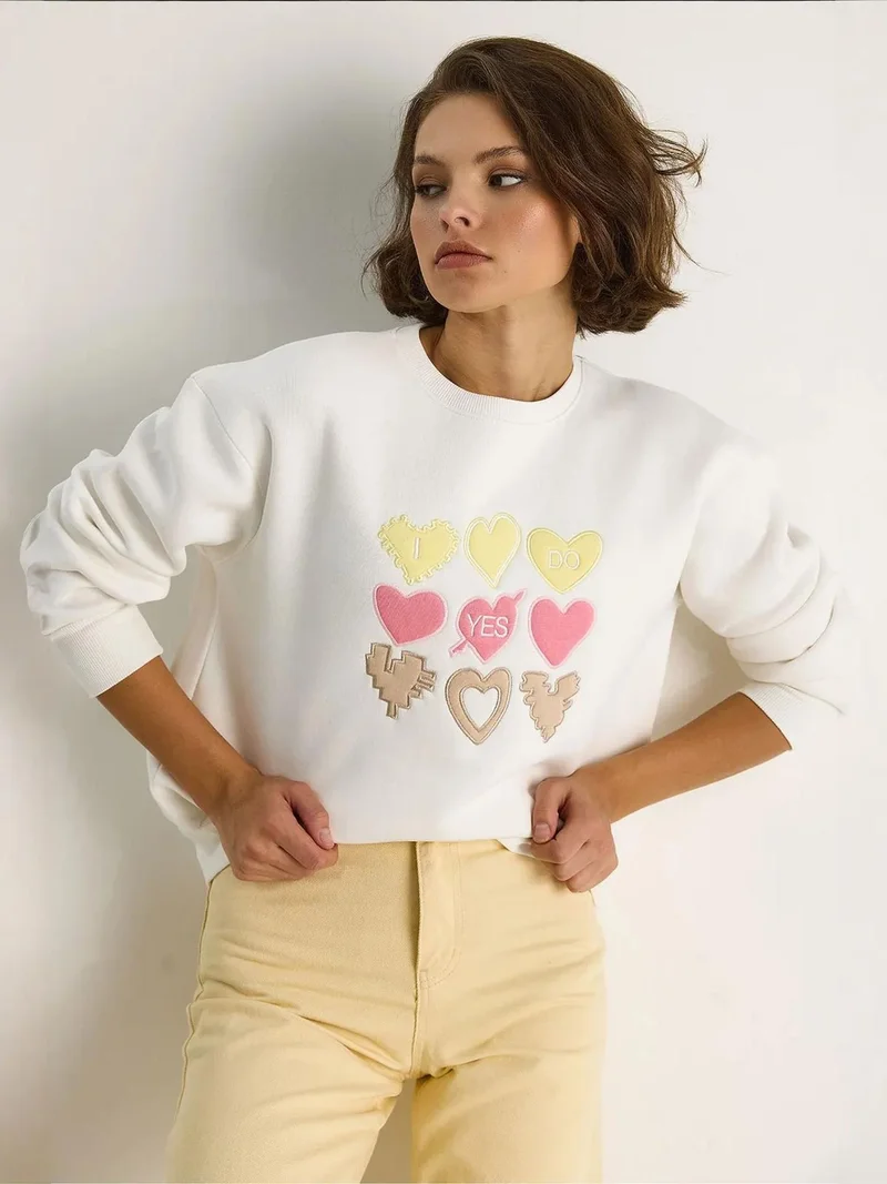 Bianco Lucci Heart Patch Appliqué Relaxed Fit Crew Neck Sweatshirt