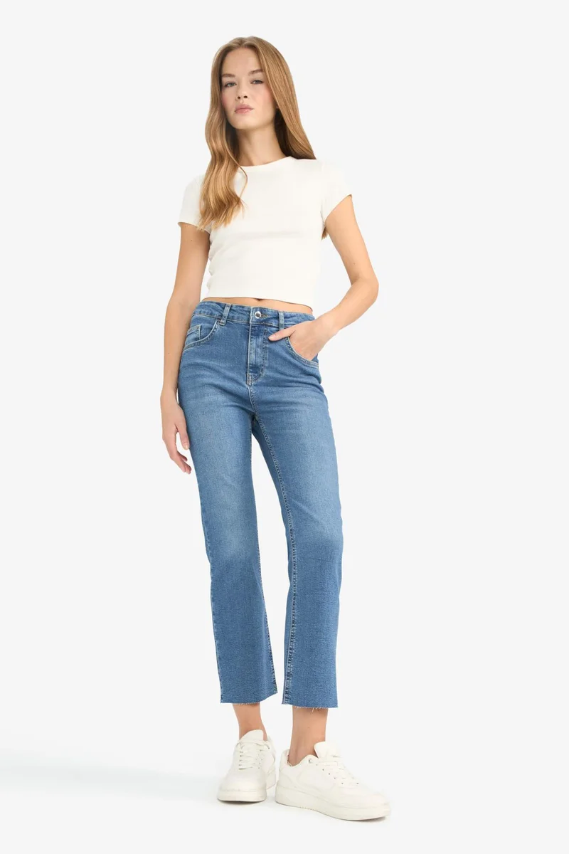 ديفاكتو Crop Flare Fit Low Waist Ankle Length Washed Jeans