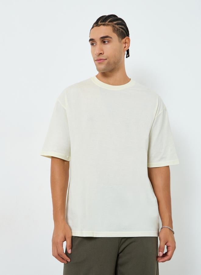 Styli Men White Oversized Graphic Print Jersey T-Shirt - Image 1