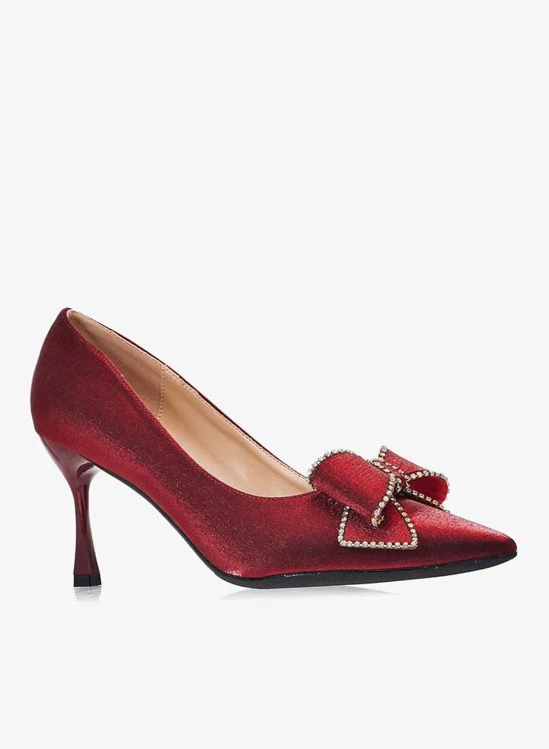 خزانة حذاء بكعب مع فيونكة