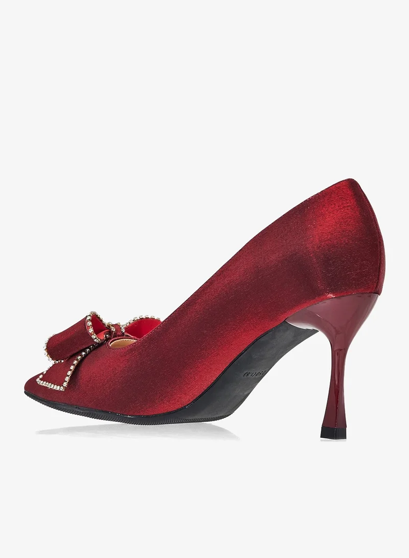 خزانة حذاء بكعب مع فيونكة