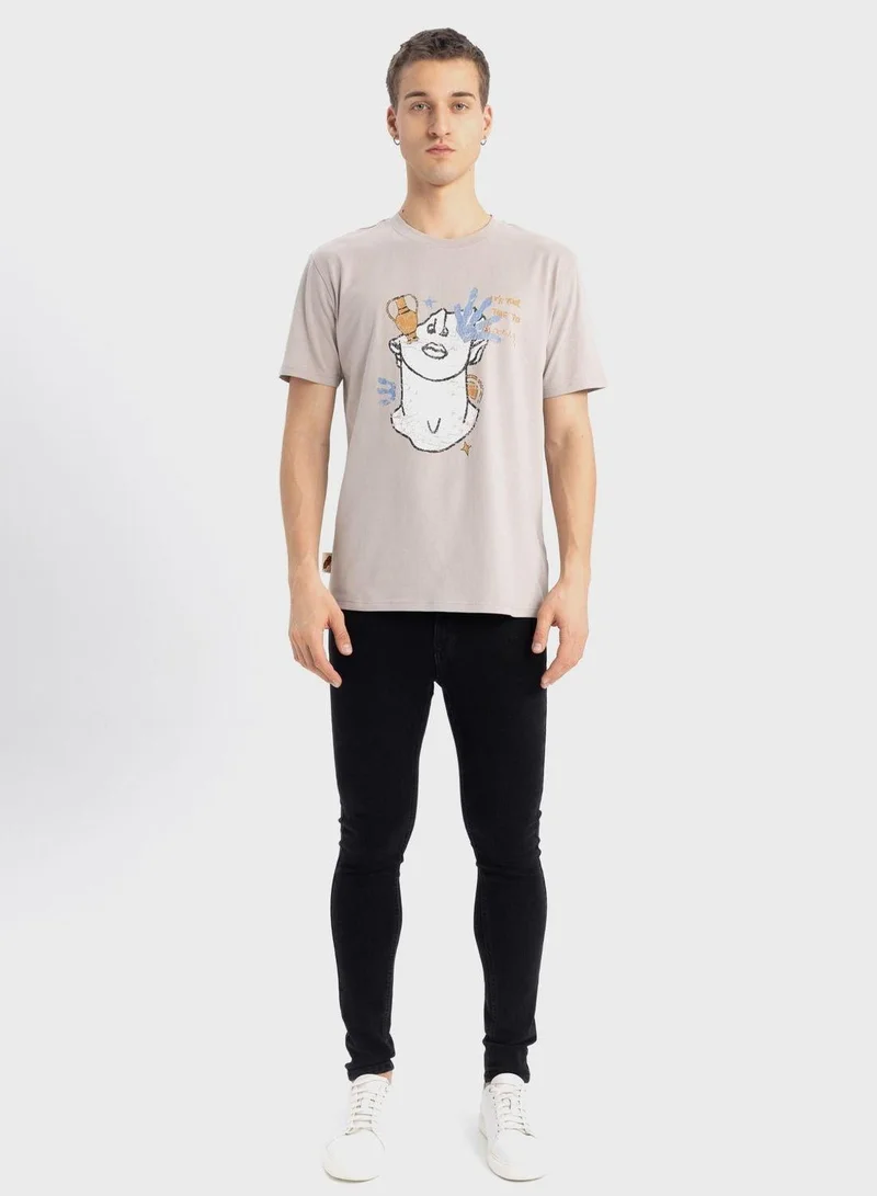 DeFacto  Regular Fit Crew Neck T-Shirt for Men | Best Price UAE