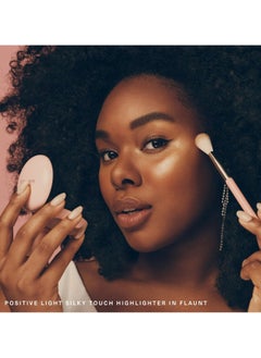 Rare Beauty Positive Light Silky Touch Highlighter Flaunt 2.8g  - Image 3