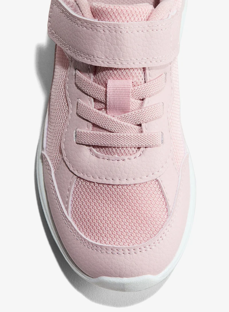 اتش اند ام حذاء رياضي