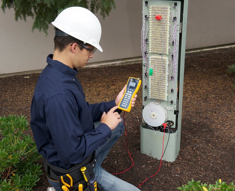 Fluke Networks مجموعة اختبار الهاتف الصوتي والبيانات والفيديو المتميزة Fluke Networks TS54-BANA مع TDR، مشابك تمساح كبيرة جدًا وبروبي اختبار، 4 مم بانانا، أسود - Image 4