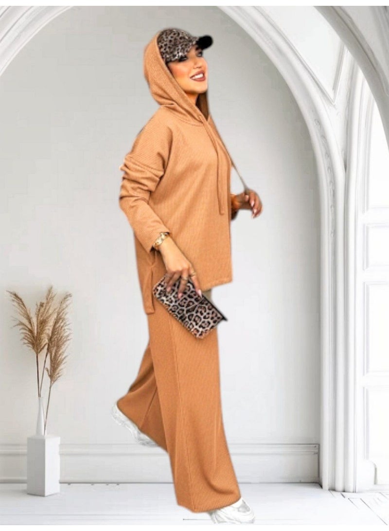 Two-piece set with a practical design and a relaxed fit