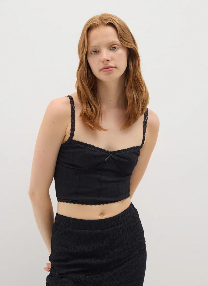 او في اس WOMEN'S BLACK COTTON TOP WITH LACE