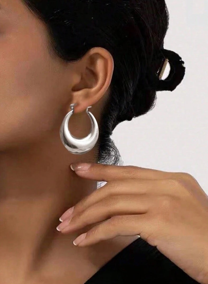 إيكوال حلق اذن نسائي انيق مصنوع من الاستانلس ستيل باللون الفضي - Image 1