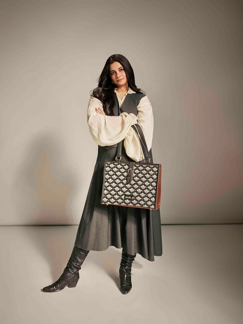 ZOUK حقيبة مكتب ريا كابور | تناسب حتى 15 بوصة لابتوب | حقيبة أنيقة للمكتب والسفر والاستخدام اليومي | مقاومة للماء | خفيفة الوزن وواسعة | - Image 2