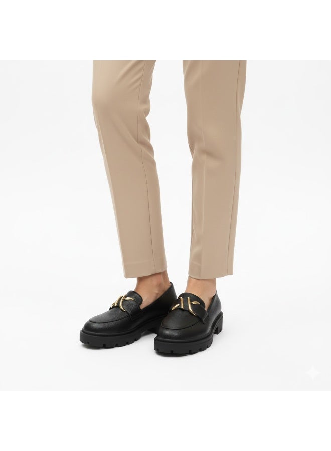 Luxurious and elegant women's loafer with modern metallic details - equipped with a comfortable, slip-resistant sole - Image 2