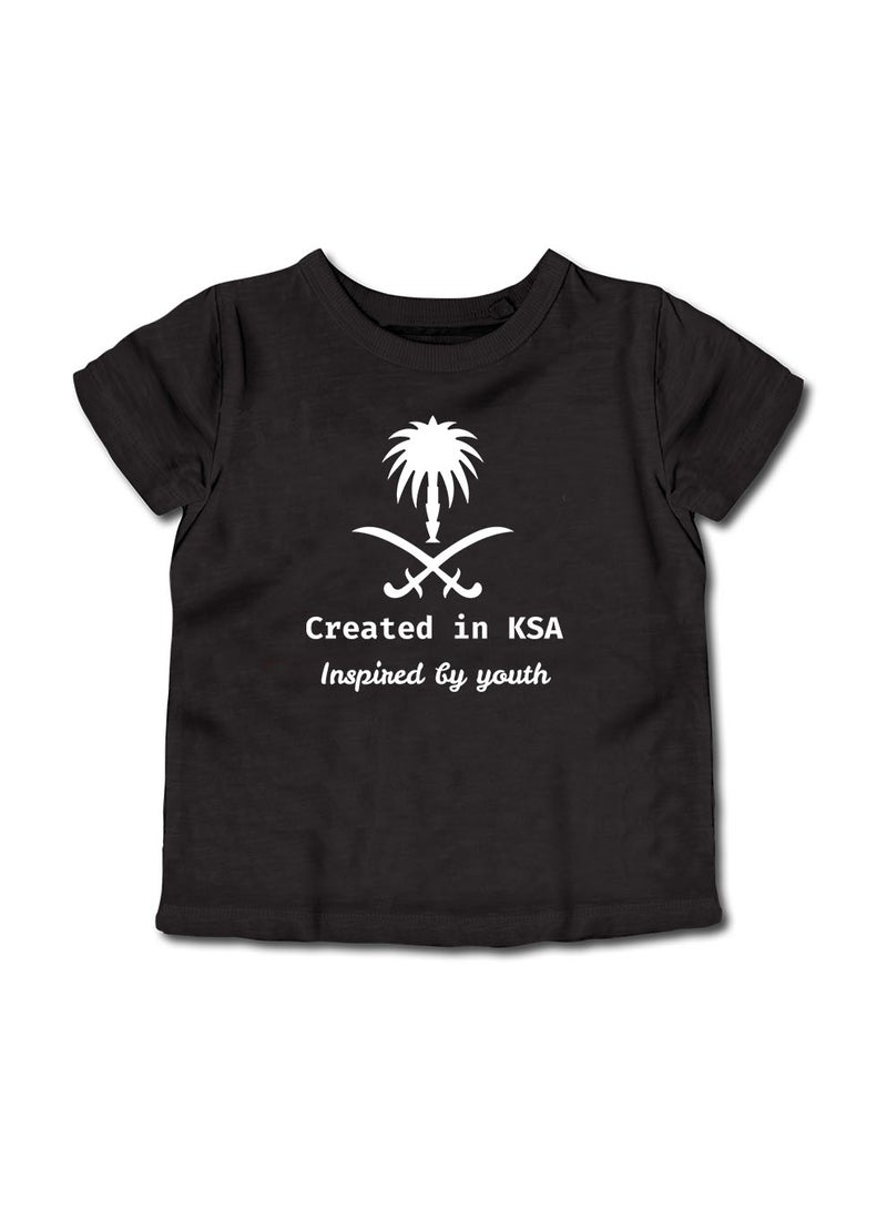لوحة تيشيرت قطن للأطفال مناسب للأولاد والبنات لمناسبة اليوم الوطني السعودي أو للفخر بالانتماء للوطن في كل الأوقات - Image 1