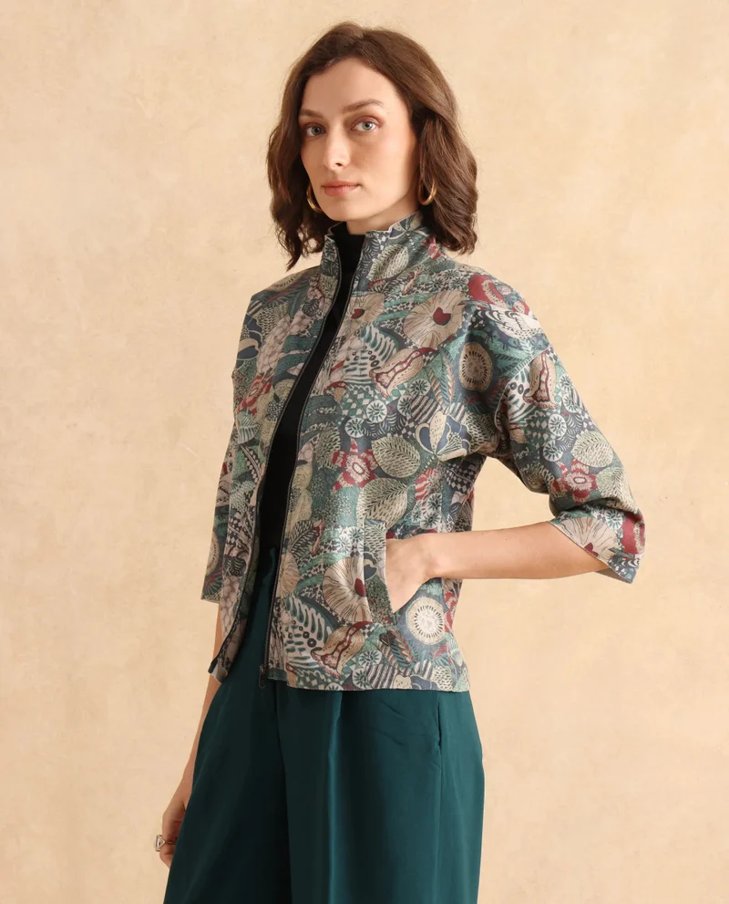 Rareism Rareism Women Vaso Multi Suede 3/4Th Sleeve Stand Collar Zipper Closure Boxy Fit Abstract Print Jacket