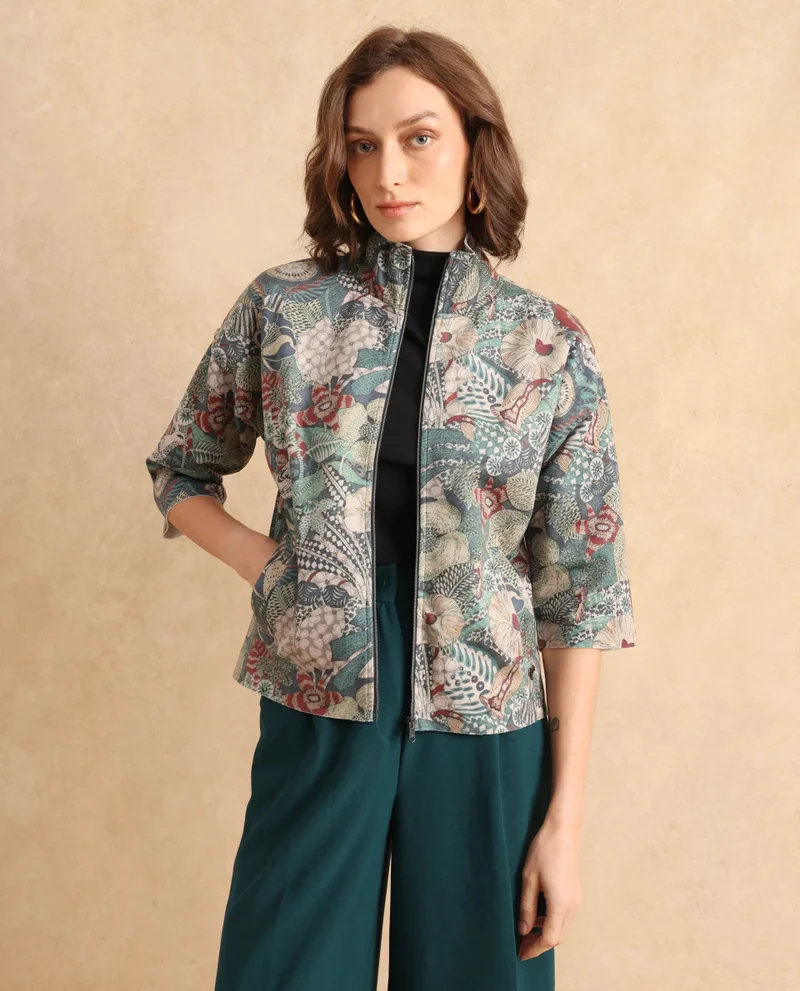 Rareism Rareism Women Vaso Multi Suede 3/4Th Sleeve Stand Collar Zipper Closure Boxy Fit Abstract Print Jacket