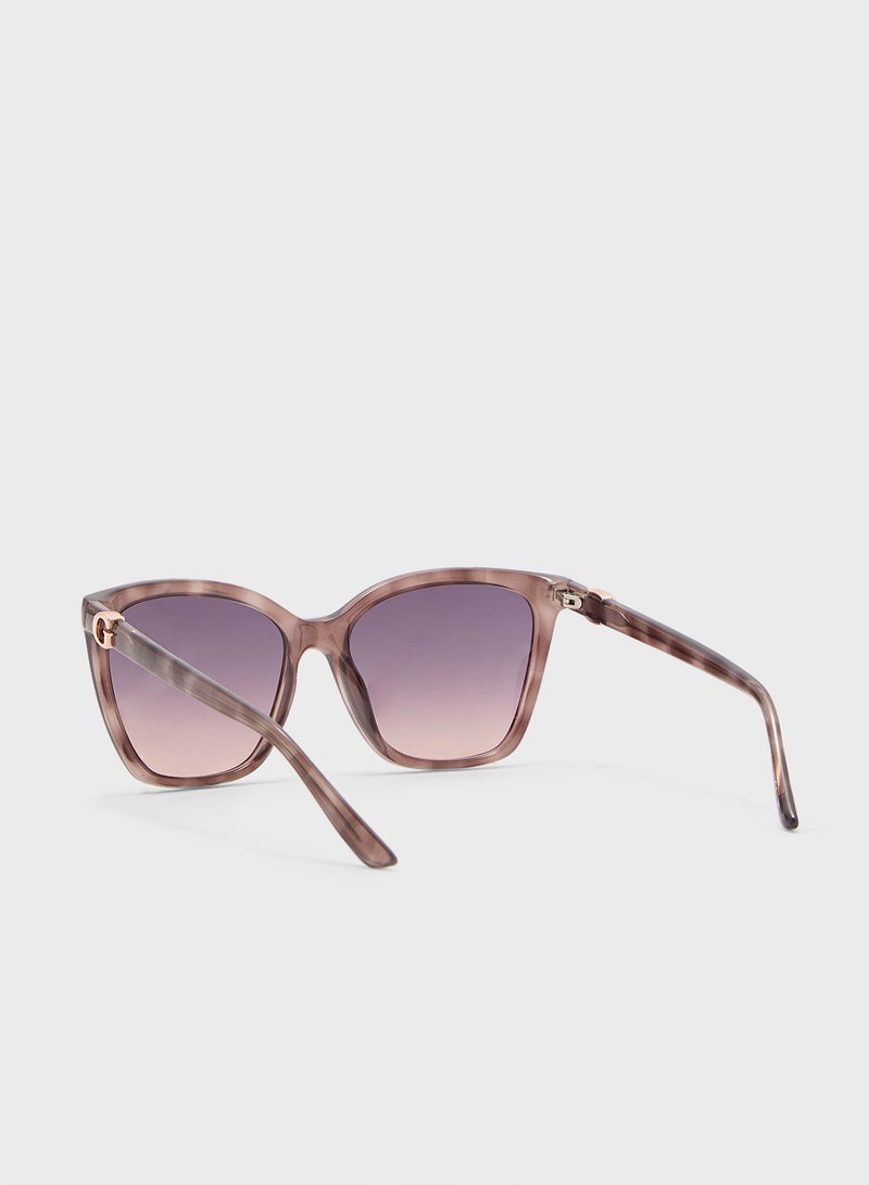 GUESS Oversized Sunglasses - Image 3