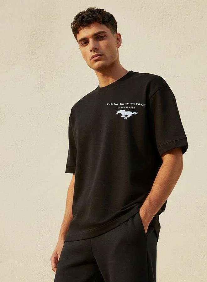 اس بي كاركترز Men Crew Neck Short Sleeves Mustang Print T-shirt