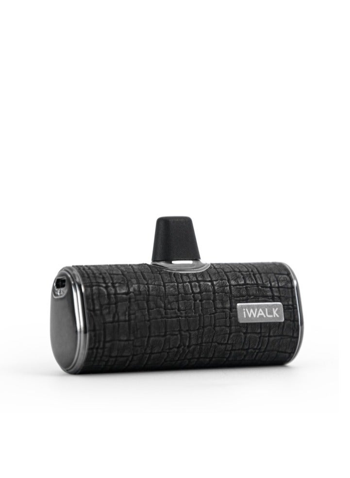 آيووك بنك الطاقة المحمول الصغير iWALK بنك طاقة صغير محمول بسعة 4500 مللي أمبير في الساعة، جلد من النوع لايتنينج- أسود - Image 3