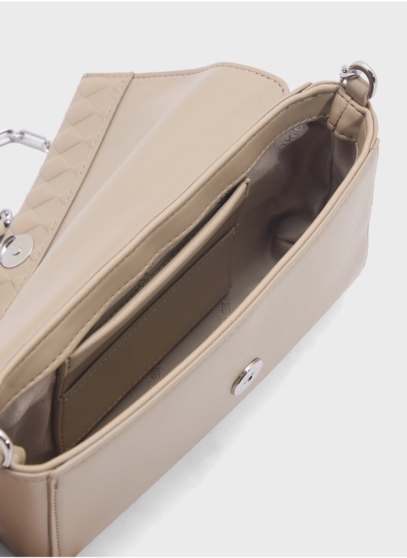 CALVIN KLEIN MINI QUILT CROSSBODY BAG WITH CHAIN  - Image 5