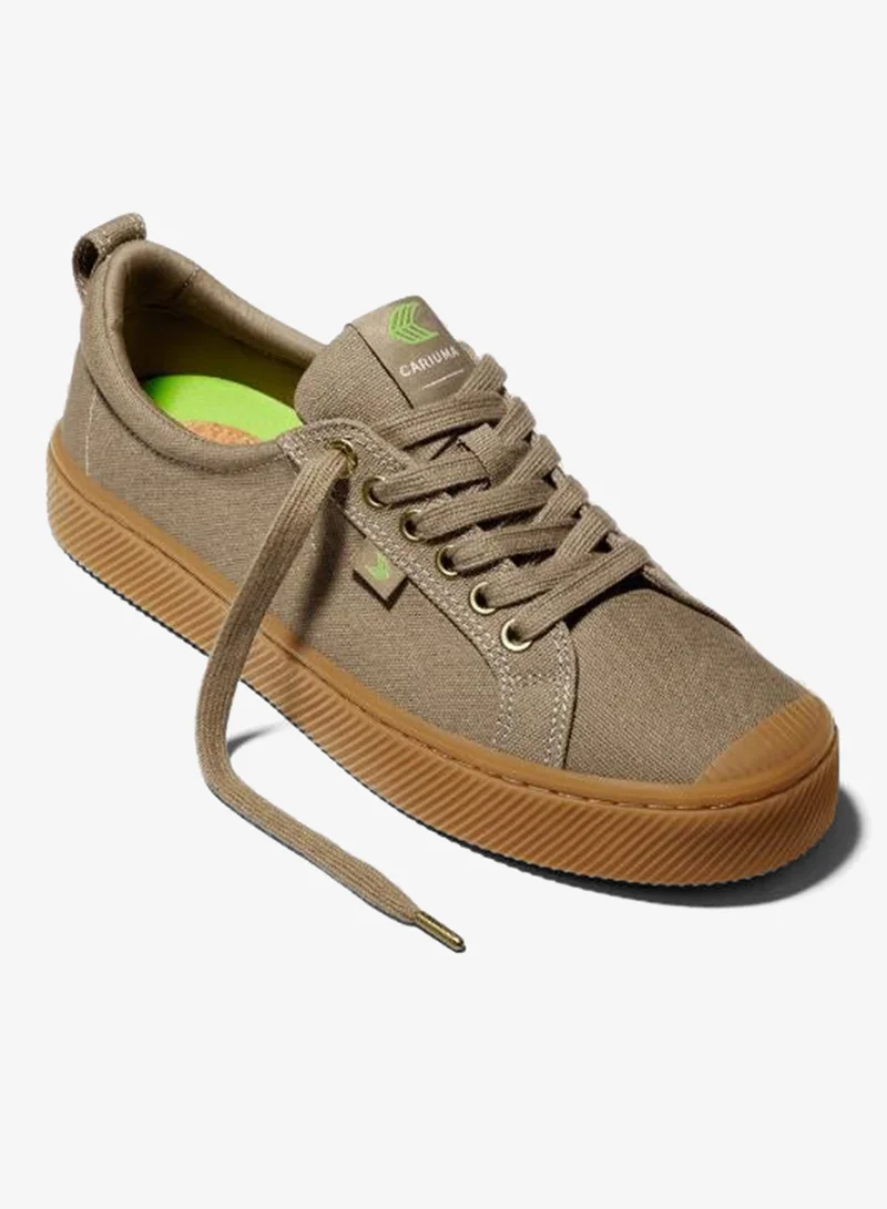 كاريوما حذاء رياضي قماشي  بلون الرمل المحروق بنعل مطاطي منخفض