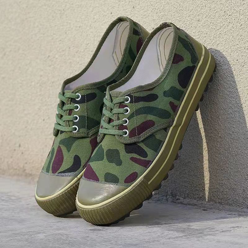 Breathable Anti-slip Canvas Low Top Sneakers - Image 4