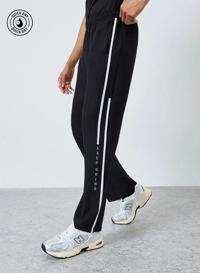 ستايلي اكتيف بنطال رياضي بتفاصيل جانبية وطبعة