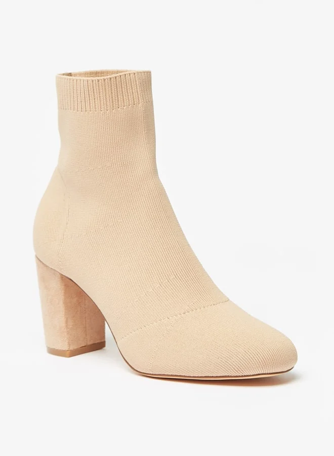 سيليست Women Textured Ankle Boots with Block Heels and Zip Closure