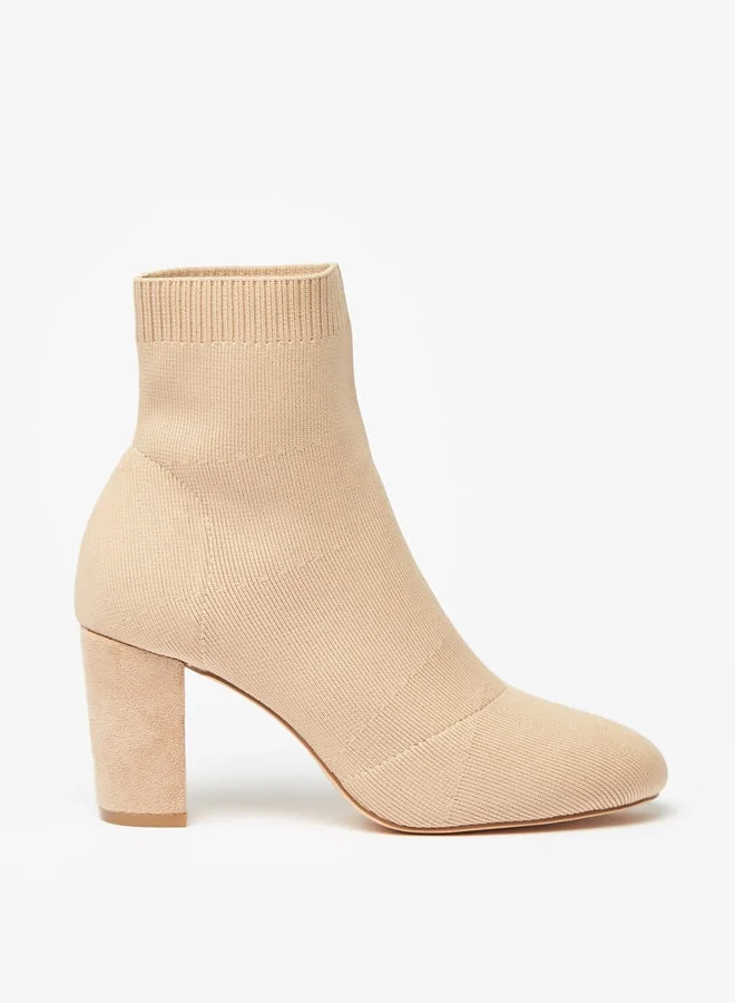 سيليست Women Textured Ankle Boots with Block Heels and Zip Closure