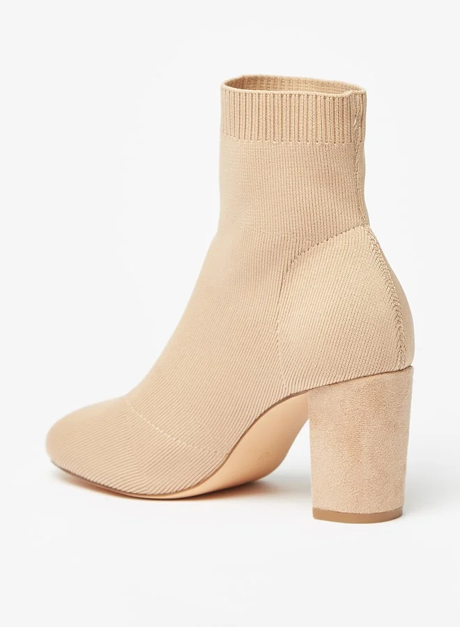 سيليست Women Textured Ankle Boots with Block Heels and Zip Closure