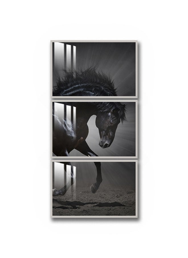 ماركتنا ثلاث لوحات جدارية120x60سم مع برواز فضي وطبقة اكريلك شفاف بتصميم حصان  - Image 2