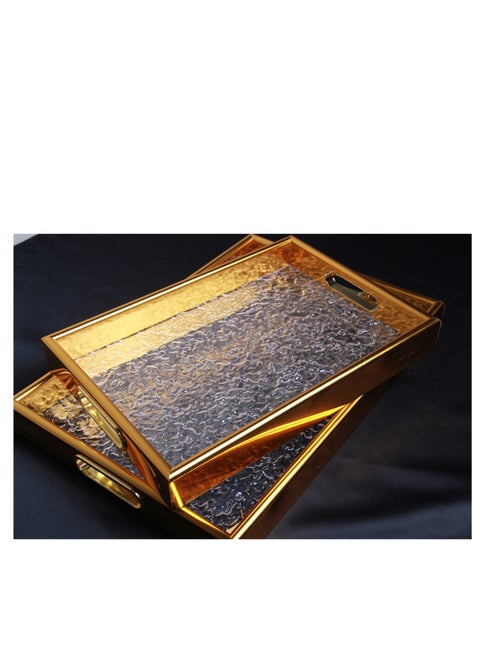 A set of trays that provide an impressive touch to your hospitality, with multiple uses.