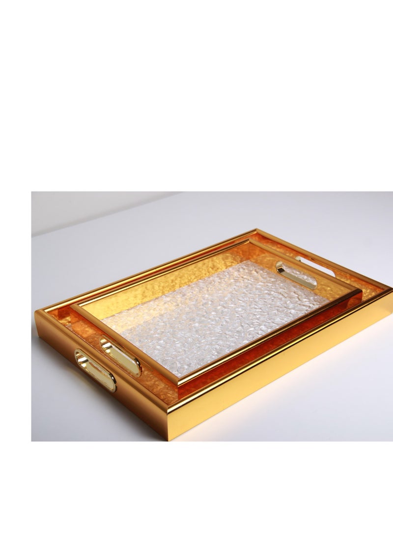 A set of trays that provide an impressive touch to your hospitality, with multiple uses.