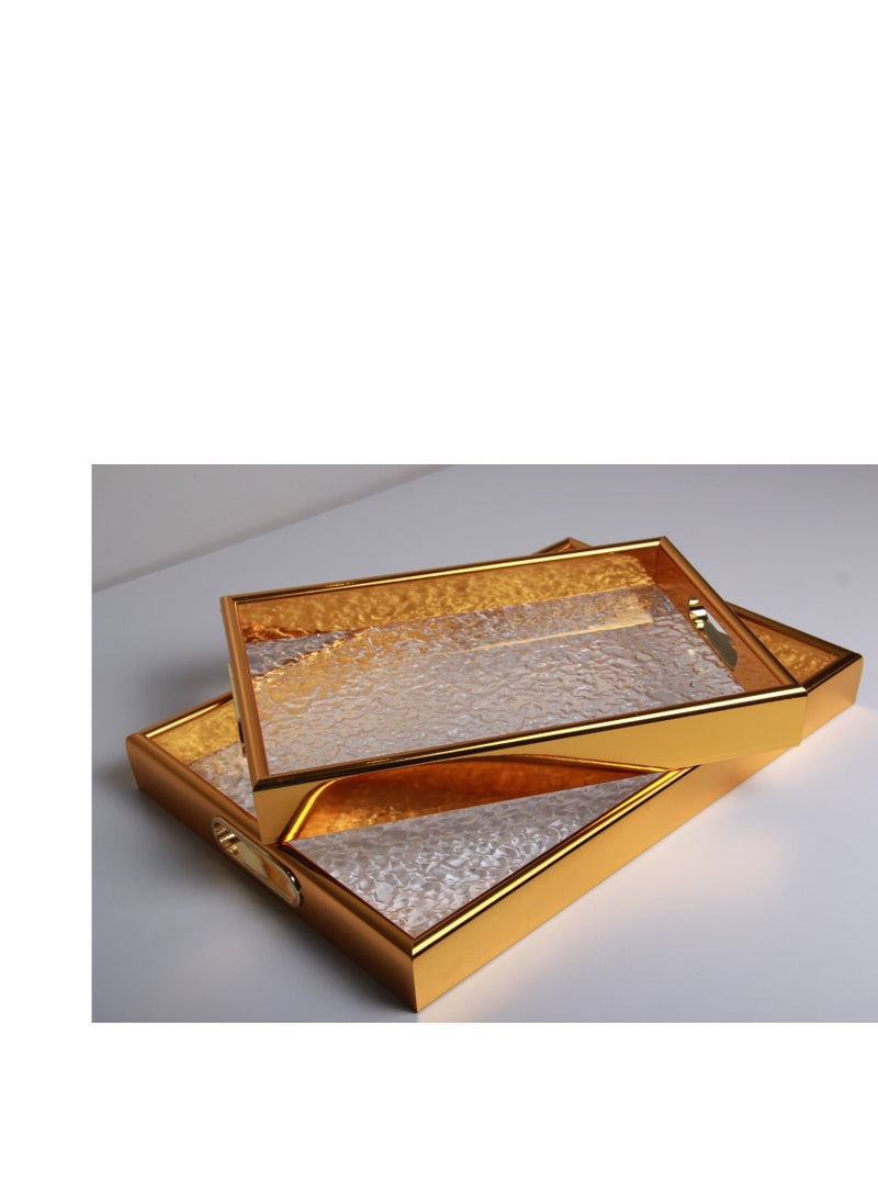 A set of trays that provide an impressive touch to your hospitality, with multiple uses.