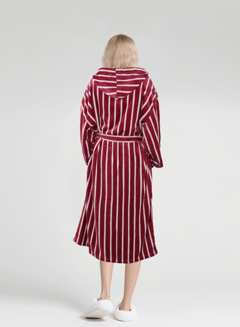 ايست من نون رداء حمام مخطط - 250 جرامًا للمتر المربع مصنوع من البوليستر الناعم بنسبة 100% للنساء - غطاء رأس وجيب - لون أحمر، مقاس كبير - Image 3