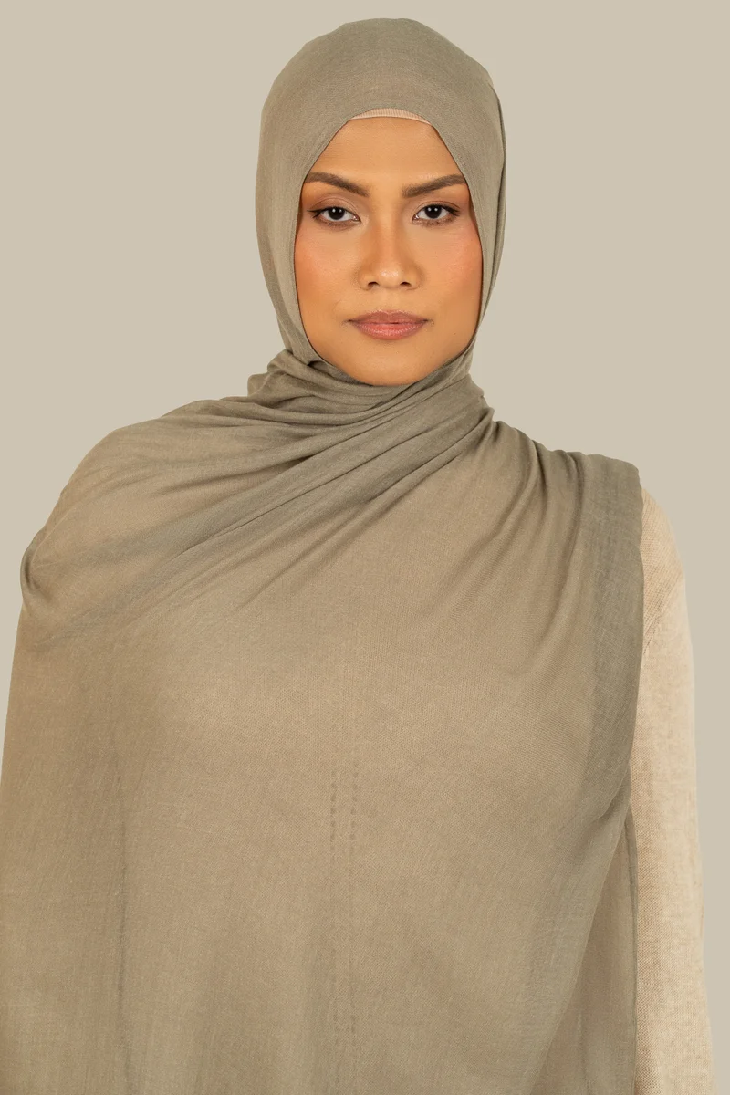 سيلكروز حجاب مودال حريري رمادي دافئ