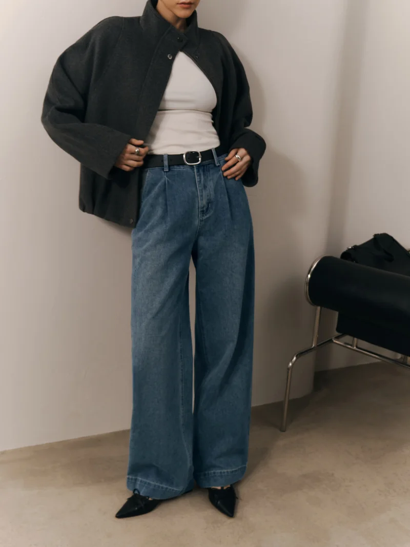 Lichi Loose jeans with waist pleats and wide cuffs