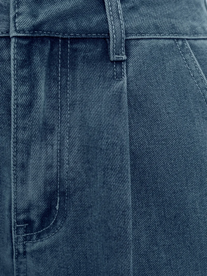Lichi Loose jeans with waist pleats and wide cuffs
