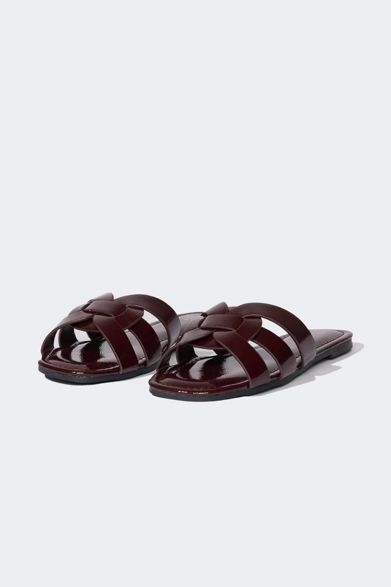 ديفاكتو Woman Flat Sole Faux Leather Slippers