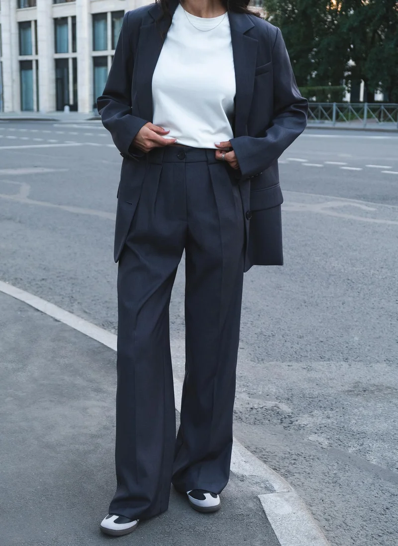 ليتشي سترة أحادية الصدر بأزرار متباينة