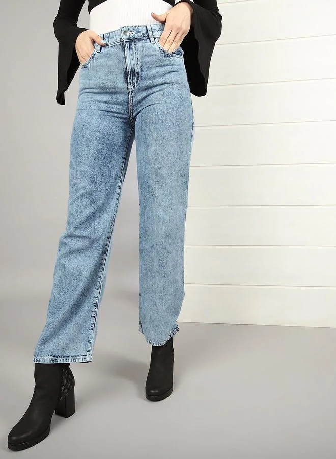 مرفوعة جينز بقصة مستقيمة وخصر عالي