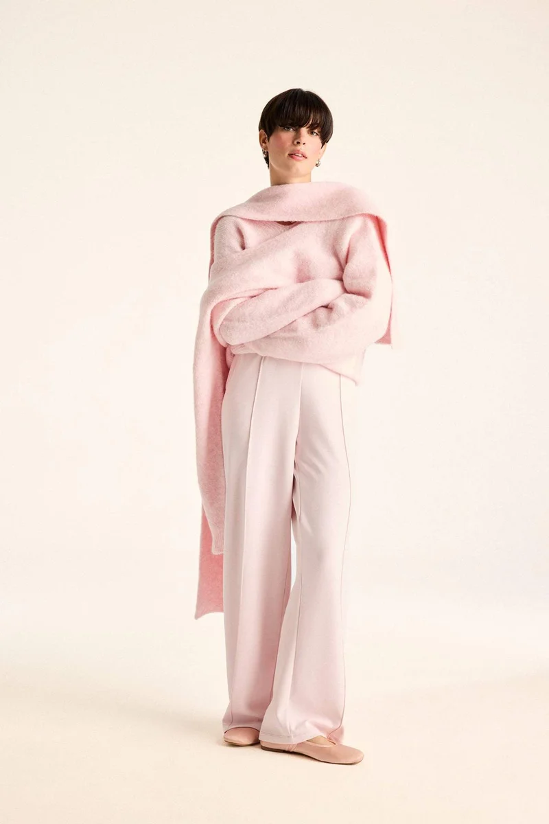 Defacto V-Neck Soft Textured Seamless Knit Pullover