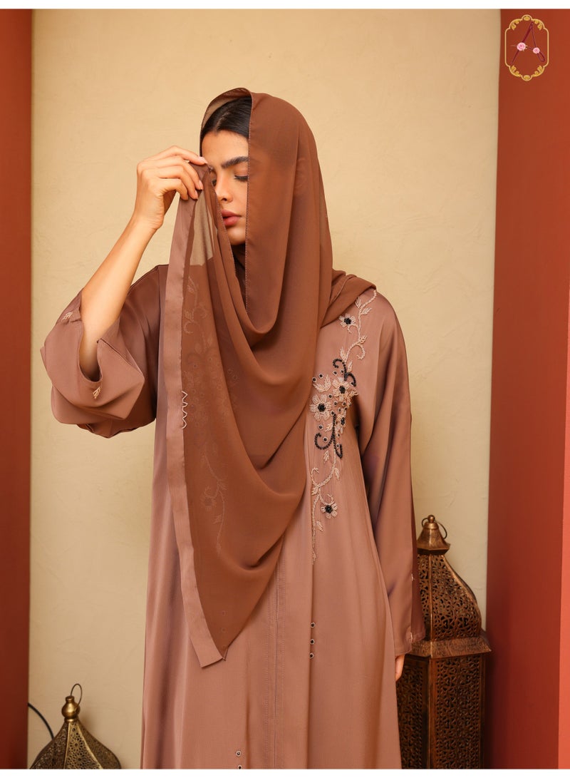 عباية رويال موكا مطرزة للنساء | مجموعة العيد الفاخرة | عباية إسلامية محتشمة بأكمام واسعة وتصميم أنيق - Image 3