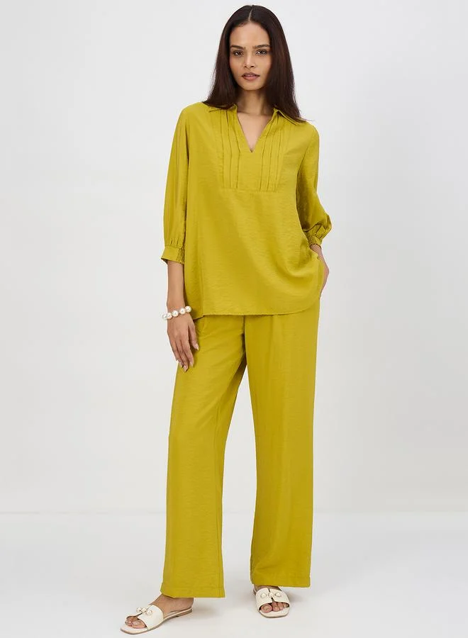 فيميلا طقم بلوزة بتفاصيل كسرات وبنطال