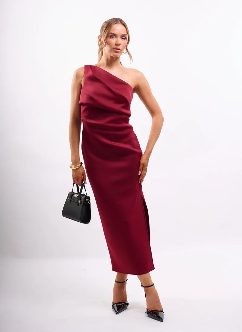 فايا فستان ميدي ضيق بكتف واحد بتصميم هيكلي بلون النبيذ