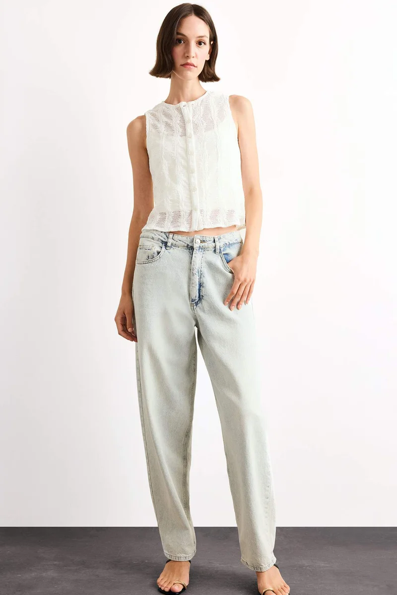 ديفاكتو Crew Neck Sleeveless Blouse