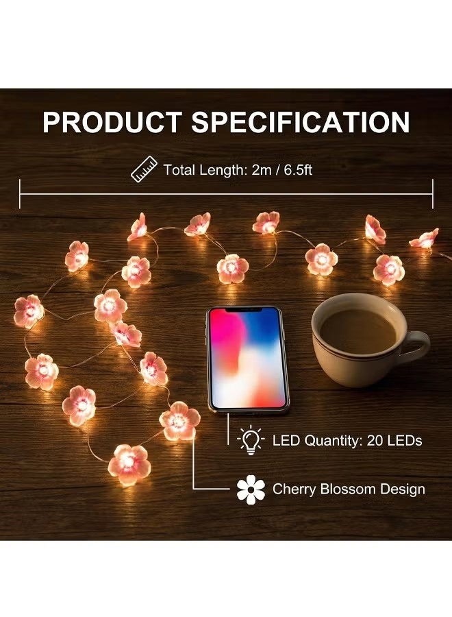 سلسلة أضواء زينة (Fairy Lights) بطول مترين، تضم 20 مصباح LED على شكل أزهار الكرز الوردي. تعمل بالبطارية، وهي مثالية لتزيين غرف النوم، وديكورات الربيع وعيد الميلاد (الكريسماس) الداخلية، وتُعد هدية رائعة لغرف الفتيات. تتميز بتصميم جذاب وأنيق، كما أنها متينة وعملية. - Image 4